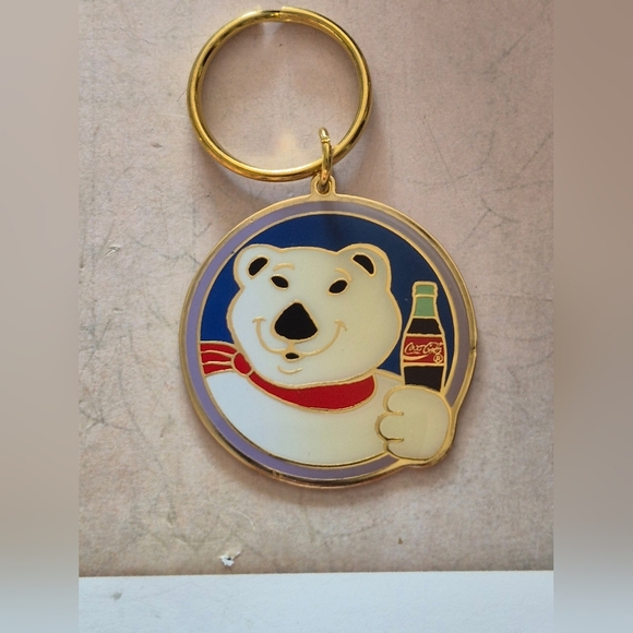Coca-Cola Polar Bear Keychain - Picture 1 of 3